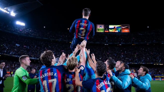 جمهور برشلونة يودّع بيكيه المعتزل