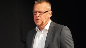 مدرب السويد يستدعي 24 لاعبا