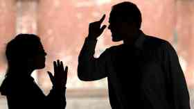 “هو يضرب وهي تضرب”.. لماذا ساءت العلاقة بين الأزواج؟!