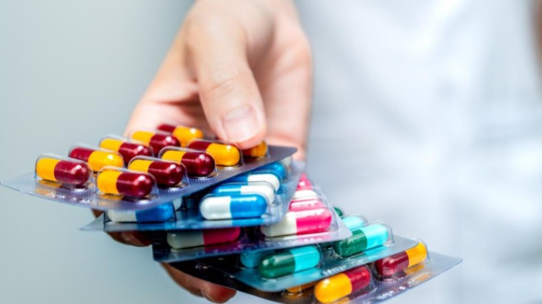 تحذيرات من التداوي العشوائي بالمضادات الحيوية وبقايا الأدوية