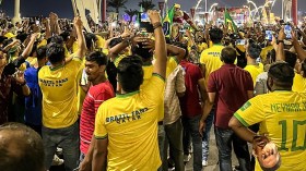 بالفيديو.. مشجع برازيلي يطلق زوجته بسبب المونديال !