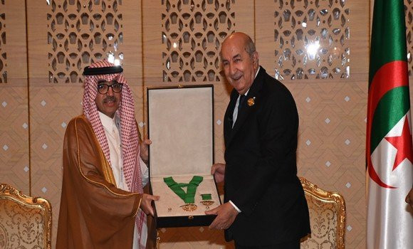 Le Président Tebboune reçoit la plus haute distinction arabe de tourisme