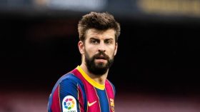 “بيكي” يُعلن عن تعليق الحذاء