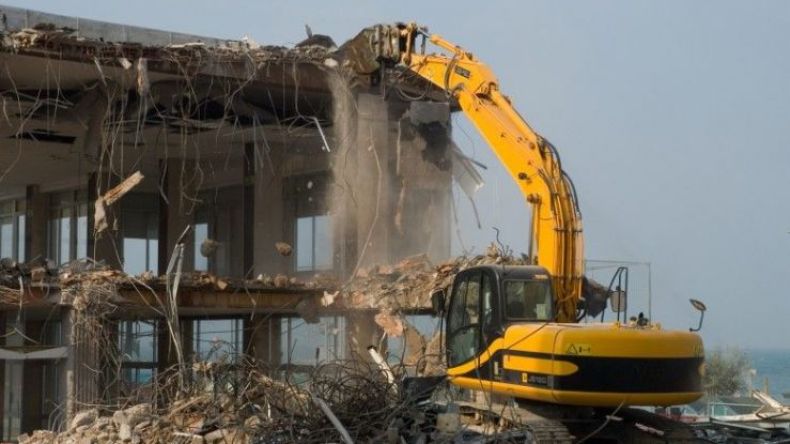 20 سنة سجنا عقوبة تشييد بنايات فوق أراضي الدولة