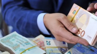 Five Reasons Behind The Steep Hiking Of 5 Hard Currencies On The Black Market