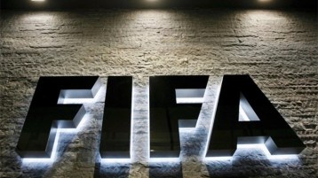 عندما ترتدي “الفيفا” قميص السياسة؟