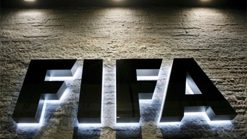 عندما ترتدي “الفيفا” قميص السياسة؟