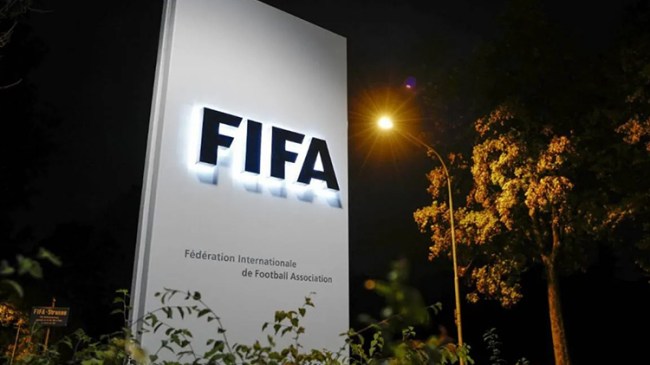 “الفيفا” يخطط لقانون ثوري جديد في عالم كرة القدم