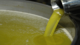 قارورات الزجاج المعتم ترهن تصدير زيت الزيتون!