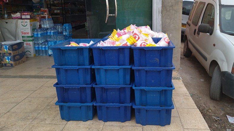 المحلات تفيض بالحليب والزيت مكدّس على الأبواب