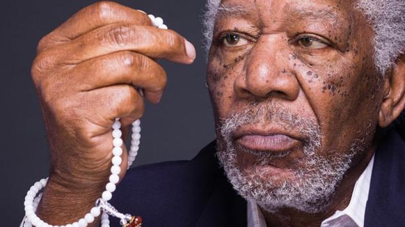 جدل بشأن اعتناق الفنان الأمريكي مورغان فريمان الإسلام في قطر