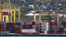 شبكة تسرق الملابس المستوردة من الحاويات بميناء وهران