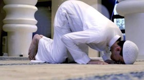 ثِقْ بأنّ الله لن يخزيك