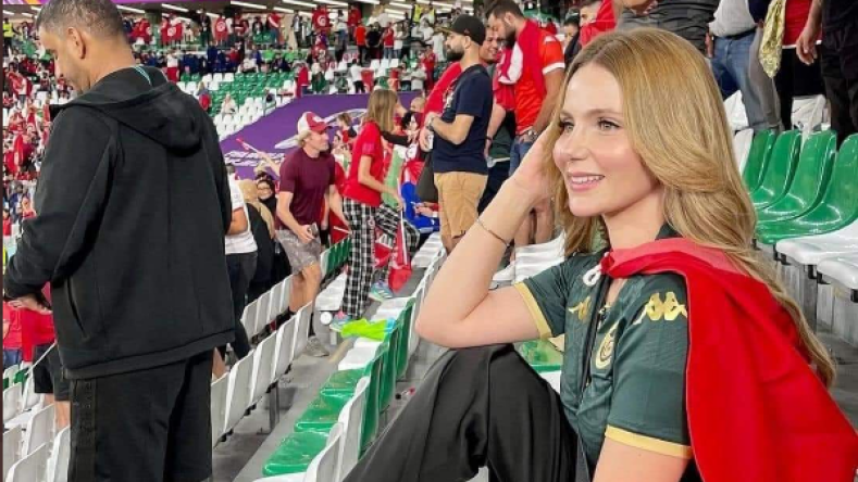 بالصور.. زوجة لاعب تونسي تخطف الأضواء في مونديال قطر