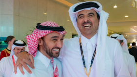 بعد الفوز على الأرجنتين.. هكذا مازح أمير قطر وزير الرياضة السعودي (فيديو)