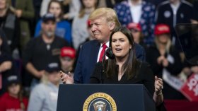 المتحدثة باسم البيت الأبيض في عهد ترامب تصبح أول حاكمة لولاية أركنساس