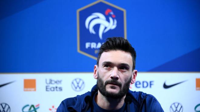 قائد المنتخب الفرنسي يرفض ارتداء شارة المثليين في قطر