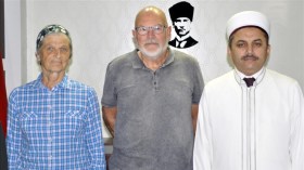 تأثرا بالآذان.. زوجان سويسريان يعتنقان الإسلام في تركيا