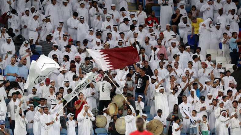 معلق ألماني يعتذر بعد سخريته من الثوب القطري