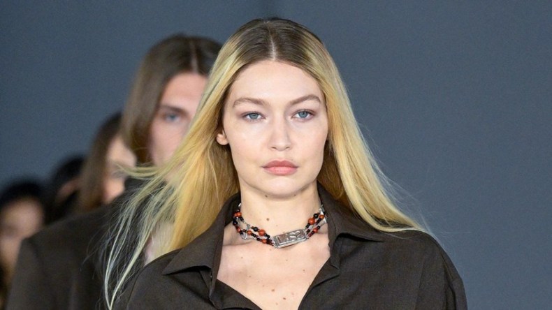 جيجي حديد تغادر تويتر بسبب ماسك.. وهذا ما قالته لمتابعيها!