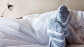 خبيرة: هكذا تنهض من فراشك بسهولة خلال الموسم الشتوي!