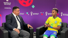 بالفيديو.. مهاجم الريال رودريغو “يتبرك” بأقدام الظاهرة رونالدو