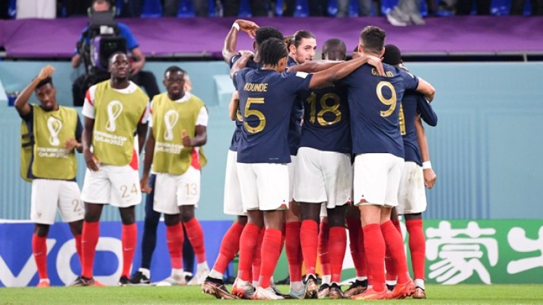 بطل العالم أوّل المتأهّلين