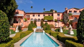 طليقة أمير سعودي تستعين بالقضاء الأمريكي بسبب قصر “بيفرلي هيلز”