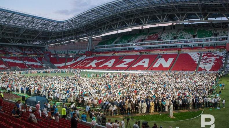 صلاة جماعة في أحد ملاعب مونديال قطر.. فيديو يحدث جدلا