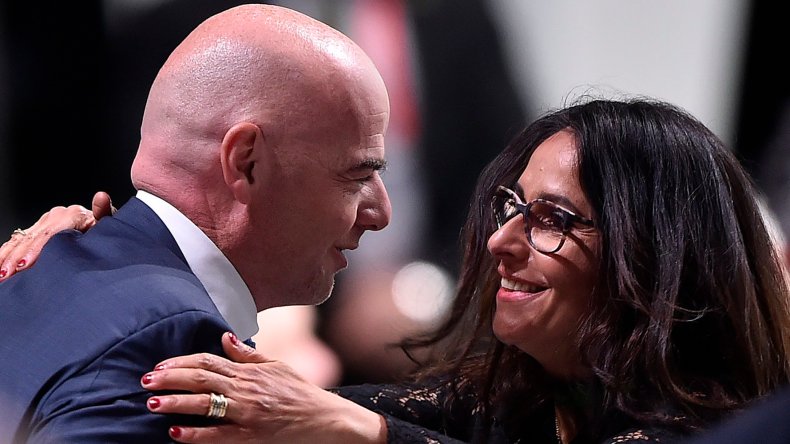 هكذا علقت زوجة رئيس الفيفا على إقصاء الجزائر من مونديال قطر!