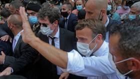 ماكرون يتعرض لصفعة جديدة من امراة.. ما حقيقة الفيديو المتداول