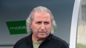 إيقاف مدرب اتحاد عنابة