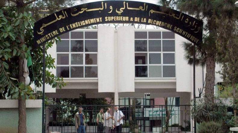 إحالة الأساتذة فوق 70 سنة على التقاعد.. الوزارة تعلن عن قرار جديد