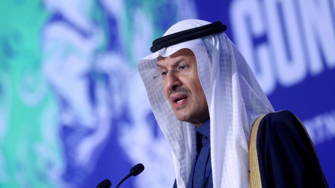 بالفيديو.. هكذا رد وزير الطاقة السعودي على شابة طلبت منه تبني طموحها