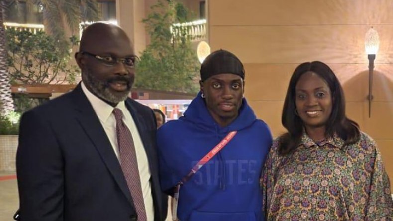 بِالفيديو: رئيس دولة إفريقية وزوجته يفتخران بِابنهما على تأهّله مع أمريكا