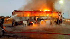 بالصور.. نشوب حريق في حافلة لنقل المسافرين بتيارت