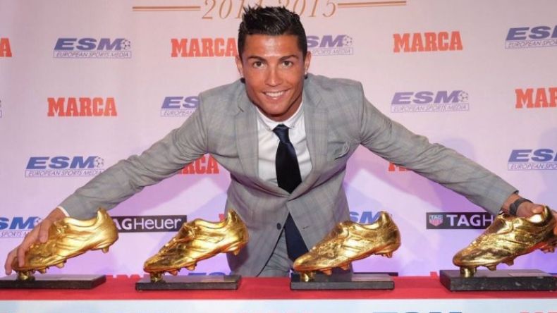 رونالدو يتبرع بإحدى جوائزه لأطفال فلسطين.. ما حقيقة المعلومة المتداولة؟