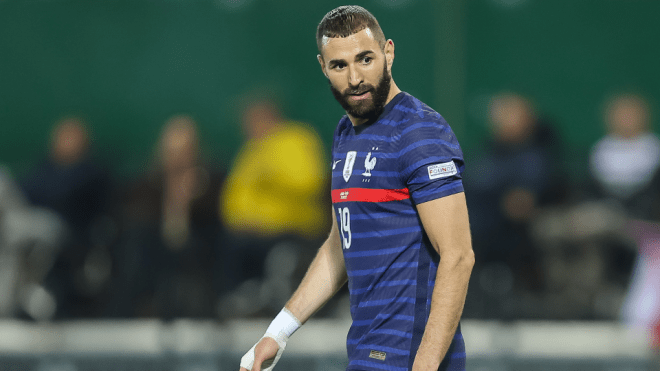 كريم بن زيمة يعتزل اللعب مع منتخب فرنسا