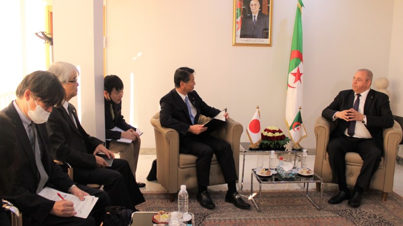 وزير ياباني يعلن اهتمام بلاده بصناعة السيارات في الجزائر