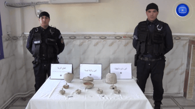 تبسة.. توقيف شخص عثر بحوزته على مجموعة من القطع والتحف الأثرية