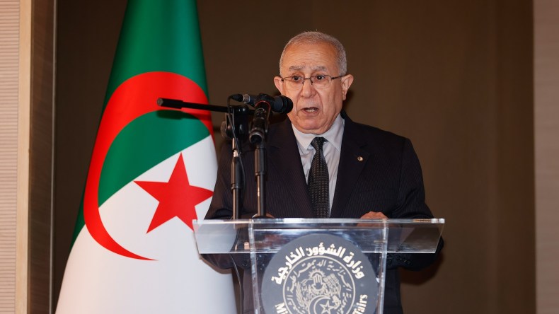 لعمامرة: إدماج المقاتلين الماليين يعتبر تحديًا لوقف الاقتتال بين الإخوة