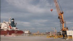 تأخر نهائي الحاويات بميناء جن جن.. الوزير يهدد باتخاذ إجراءات صارمة  