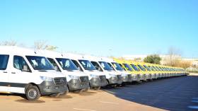 بالصور.. مصنع تيارت يسلّم 522 مركبة مرسيدس-بنز جديدة