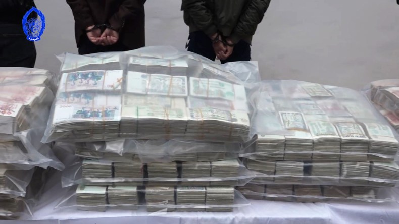 “ضربة موجعة” جديدة للعصابات الإجرامية.. وحجز 32 مليار و12 سيارة (صور)