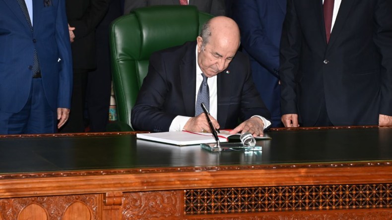 بالفيديو.. الرئيس تبون يوقع على قانون المالية 2023