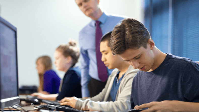 مخاوف من استخدام تطبيقات الذكاء الاصطناعي للغشّ في الامتحانات