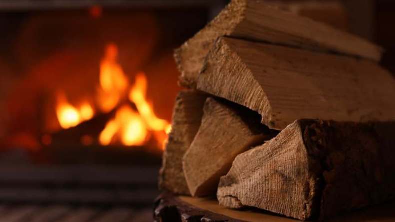 فرنسا تعود لـ”حرق الخشب”.. مساعدات مالية لتدفئة مليوني أسرة