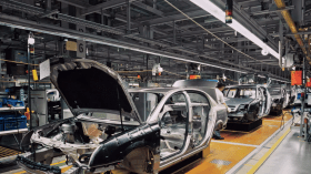 مسؤول بوزارة الصناعة يكشف جديد تصنيع واستيراد السيارات بالجزائر