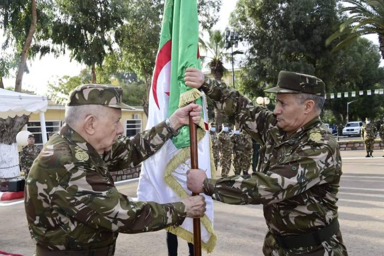Le général-major Mohamed Tayeb Brakni installé nouveau commandant de la 2ème RM