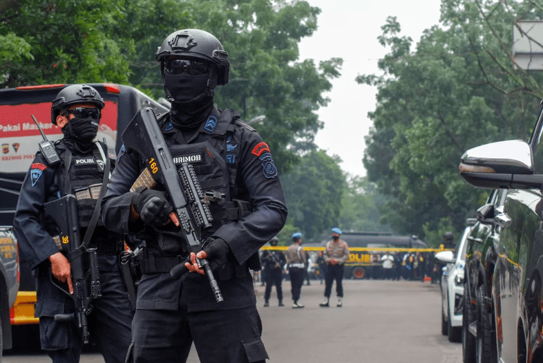 Attentat suicide dans un commissariat en Indonésie: Un policier tué, 10 blessés